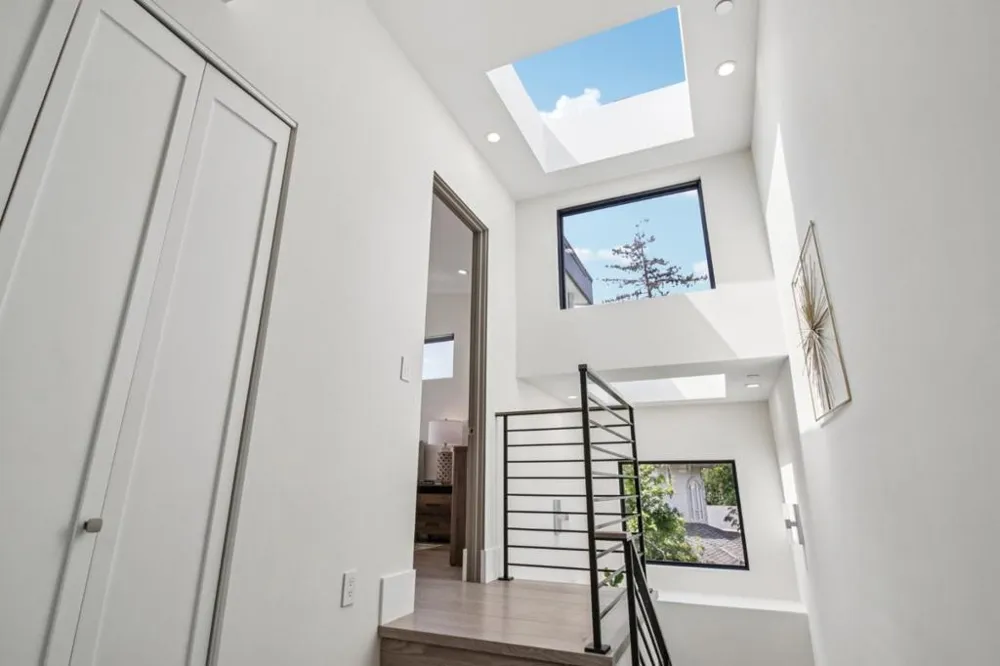 2280 Saint Francis Drive Palo Alto, CA 94303