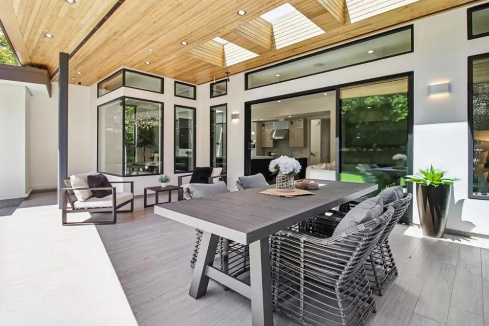 2280 Saint Francis Drive Palo Alto, CA 94303