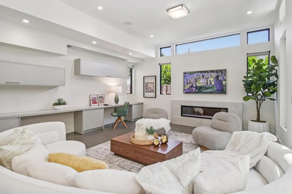 2280 Saint Francis Drive Palo Alto, CA 94303