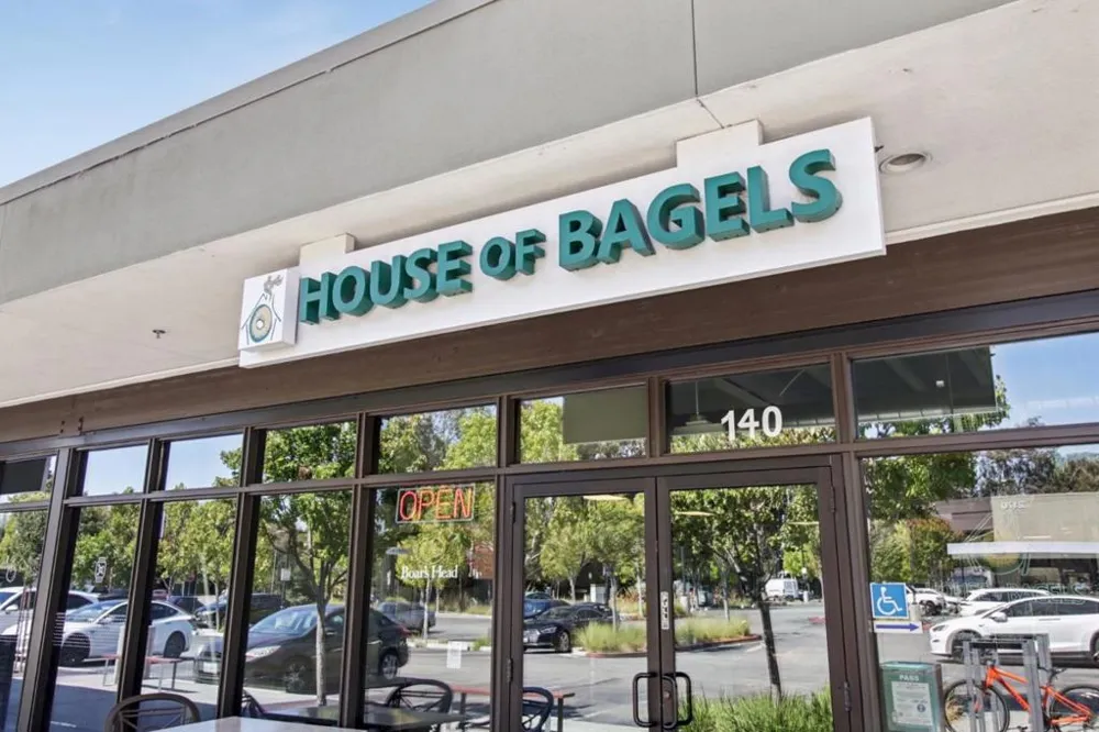 2280 Saint Francis Drive Palo Alto, CA 94303