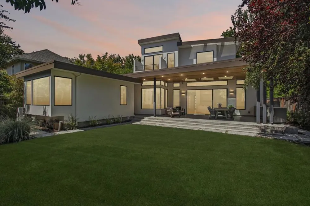 2280 Saint Francis Drive Palo Alto, CA 94303