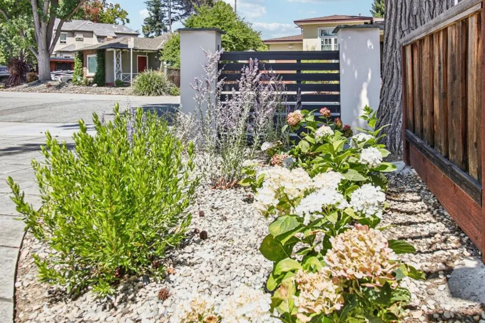 2280 Saint Francis Drive Palo Alto, CA 94303
