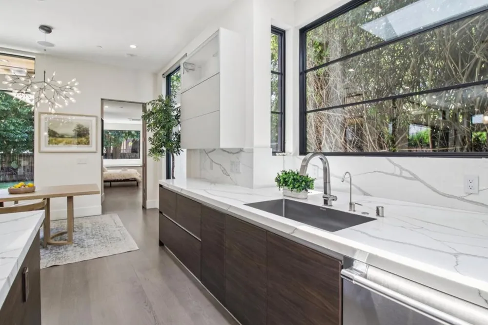 2280 Saint Francis Drive Palo Alto, CA 94303