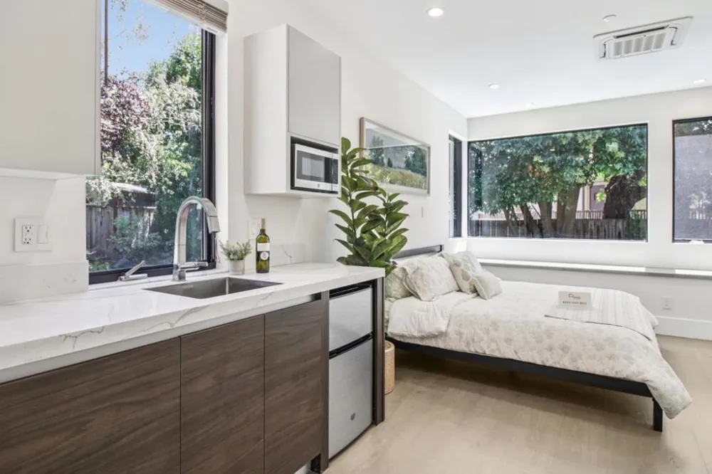 2280 Saint Francis Drive Palo Alto, CA 94303
