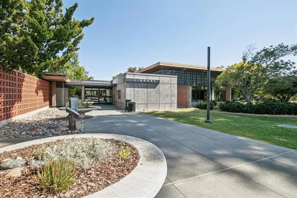2280 Saint Francis Drive Palo Alto, CA 94303