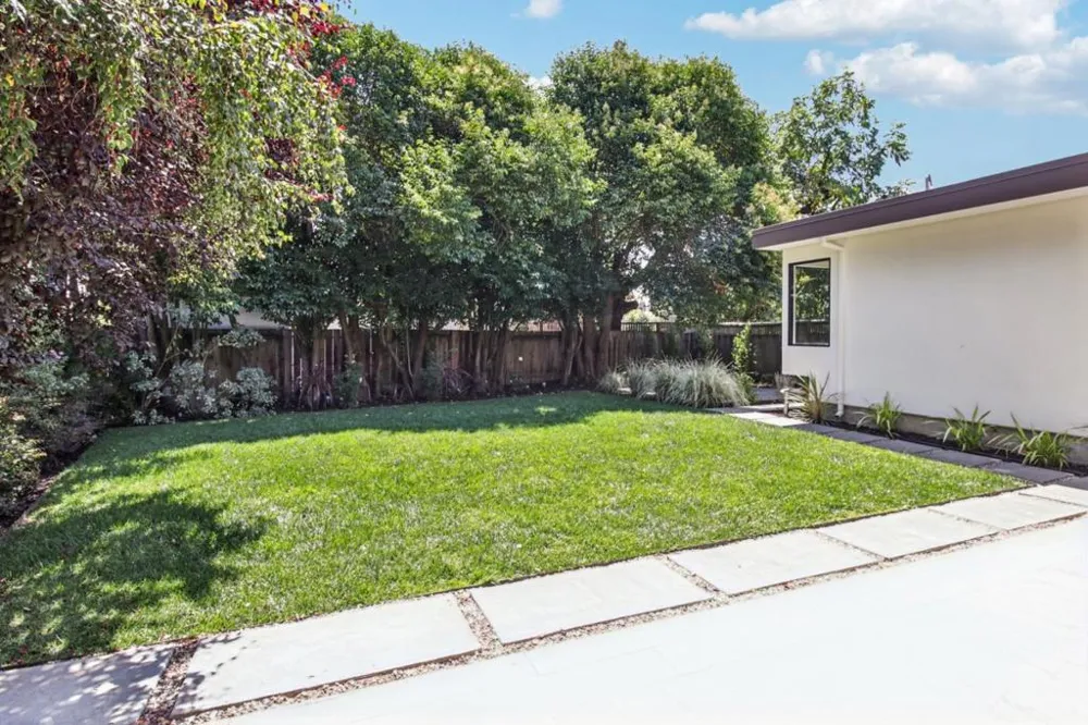 2280 Saint Francis Drive Palo Alto, CA 94303