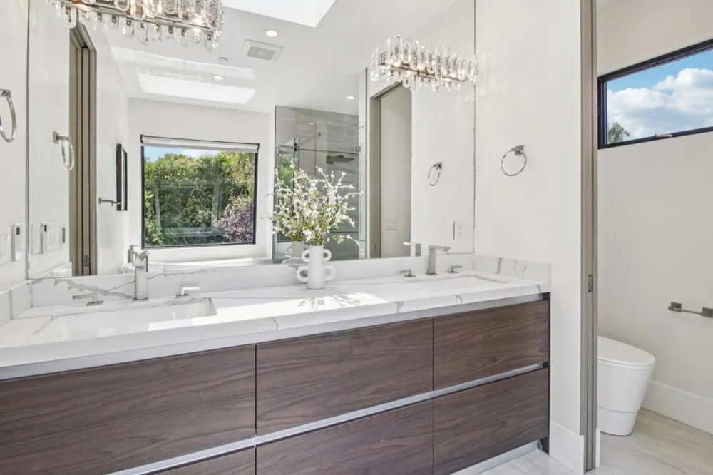2280 Saint Francis Drive Palo Alto, CA 94303