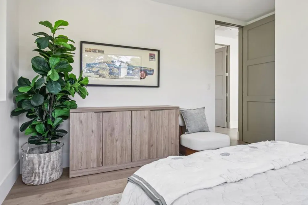 2280 Saint Francis Drive Palo Alto, CA 94303