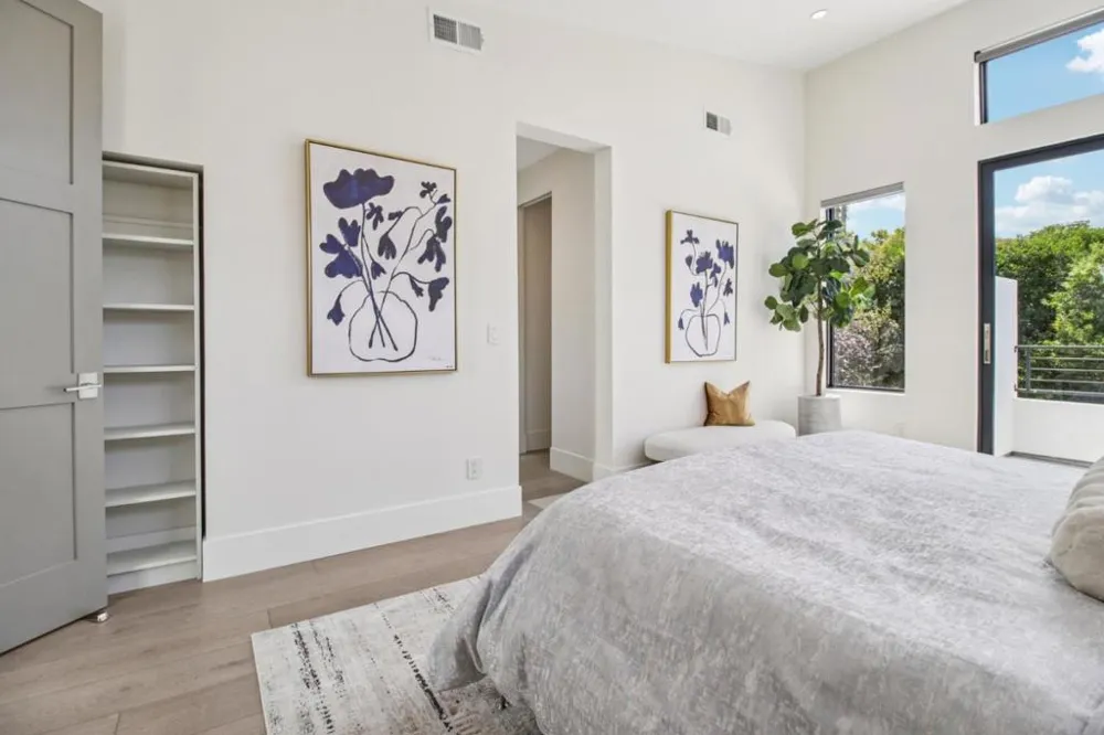 2280 Saint Francis Drive Palo Alto, CA 94303