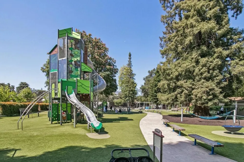 2280 Saint Francis Drive Palo Alto, CA 94303