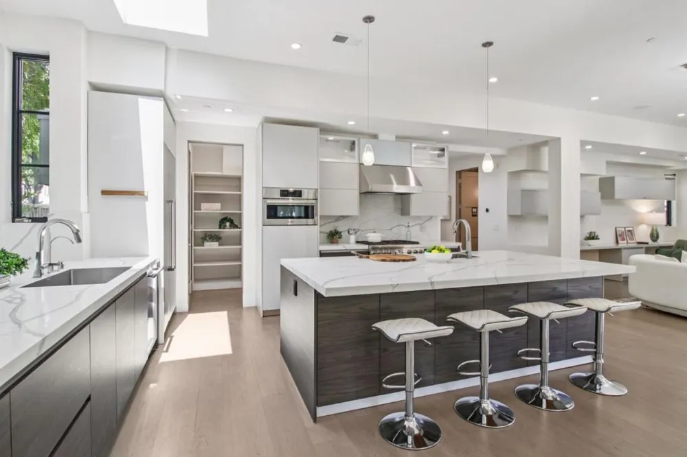 2280 Saint Francis Drive Palo Alto, CA 94303