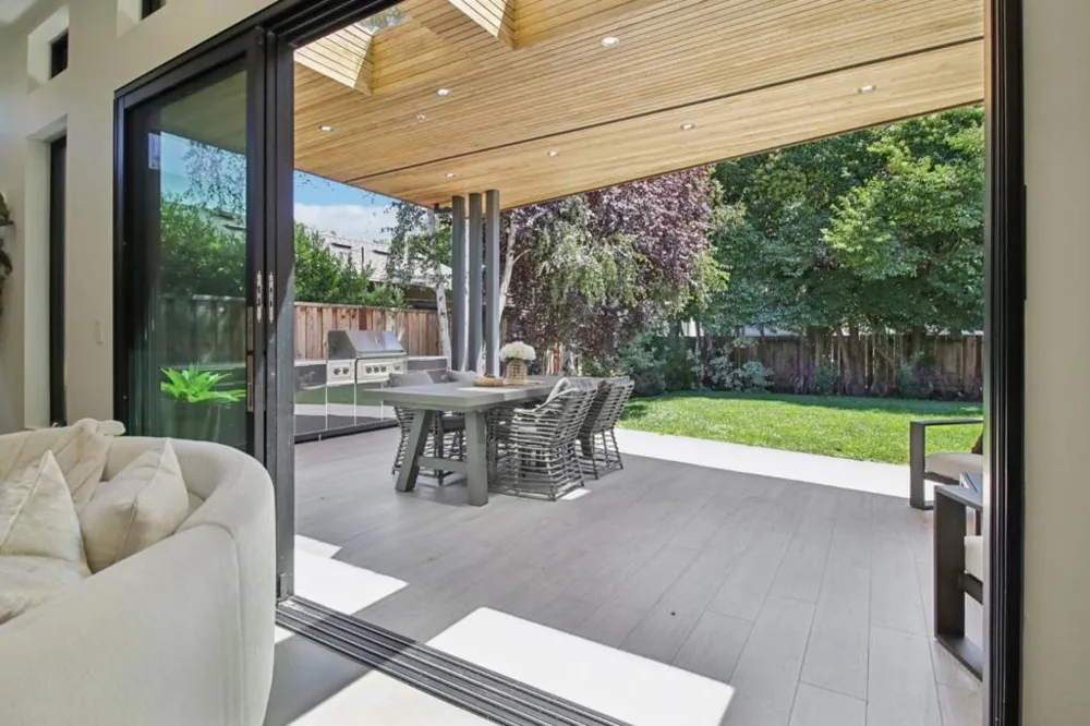 2280 Saint Francis Drive Palo Alto, CA 94303