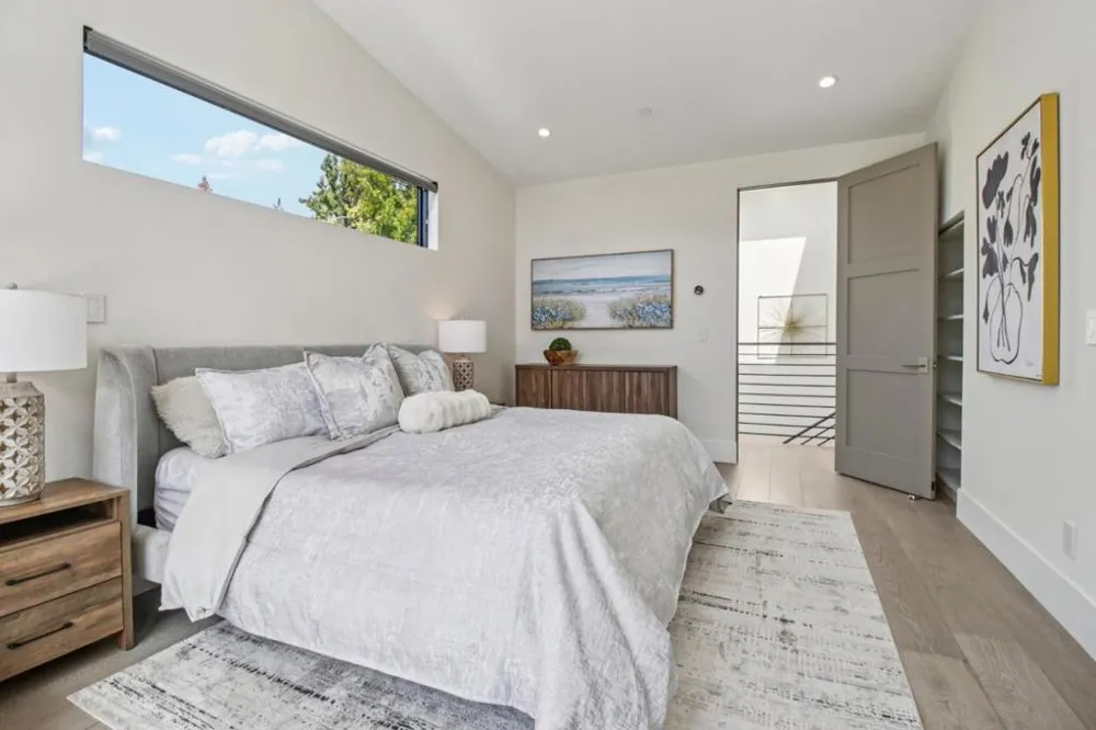 2280 Saint Francis Drive Palo Alto, CA 94303