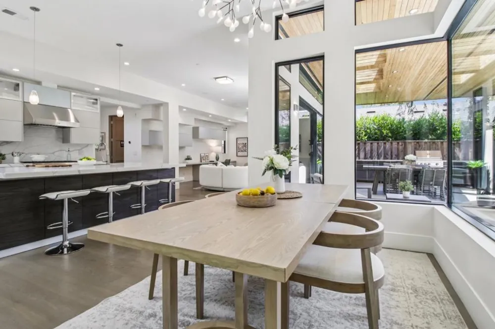 2280 Saint Francis Drive Palo Alto, CA 94303