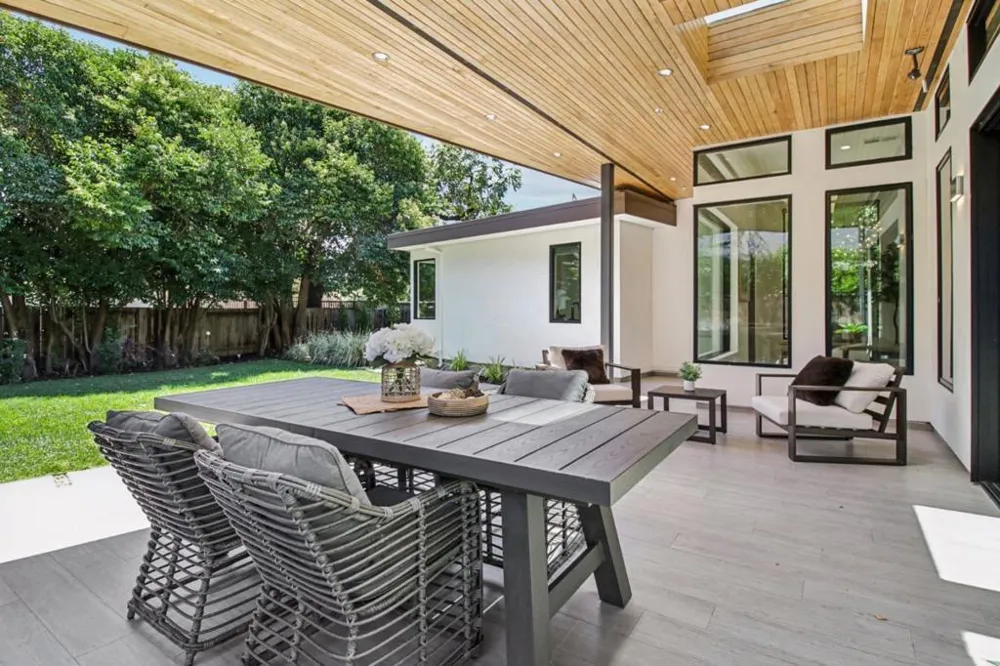 2280 Saint Francis Drive Palo Alto, CA 94303