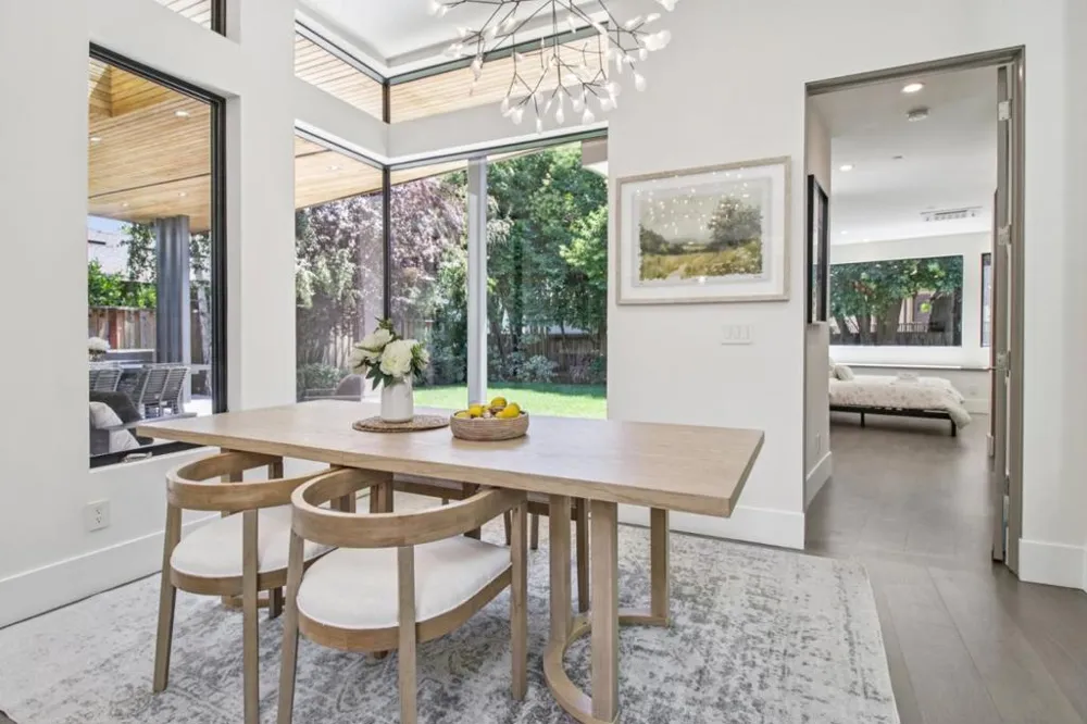 2280 Saint Francis Drive Palo Alto, CA 94303