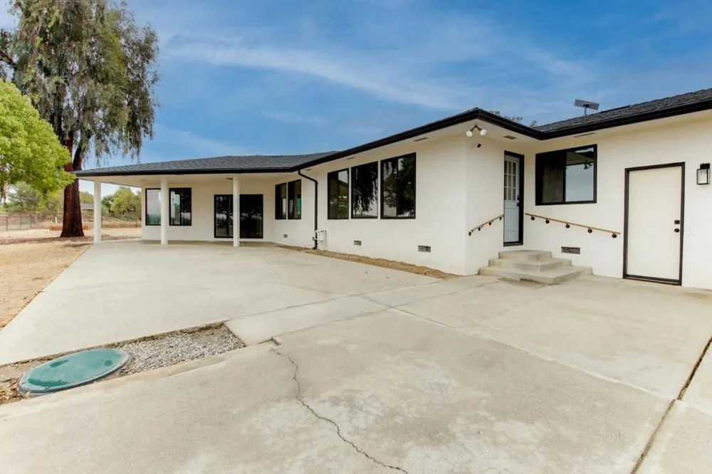 1667 Santa Ana Road Hollister, CA 95023