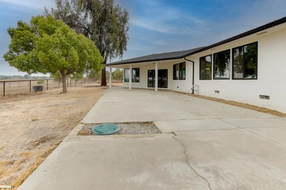 1667 Santa Ana Road Hollister, CA 95023