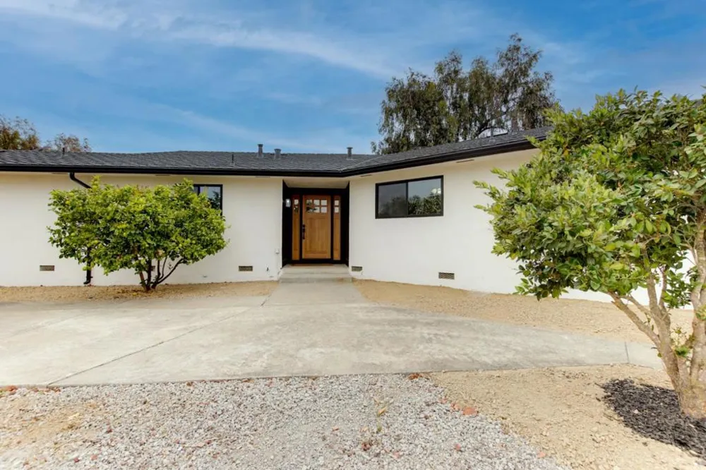 1667 Santa Ana Road Hollister, CA 95023