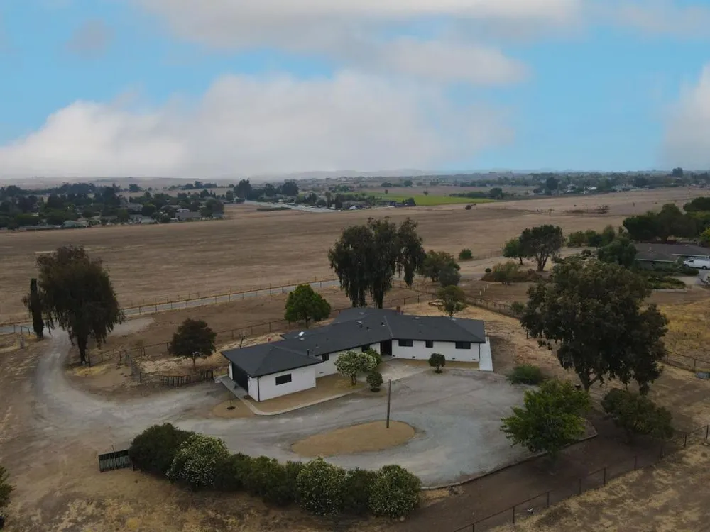 1667 Santa Ana Road Hollister, CA 95023