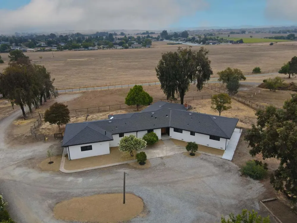 1667 Santa Ana Road Hollister, CA 95023