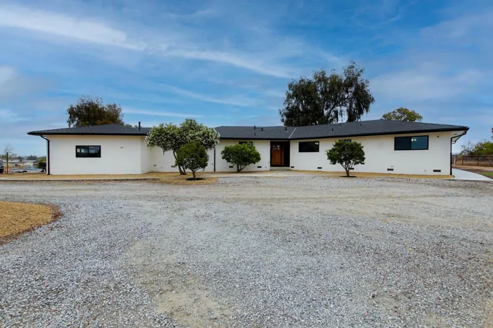 1667 Santa Ana Road Hollister, CA 95023