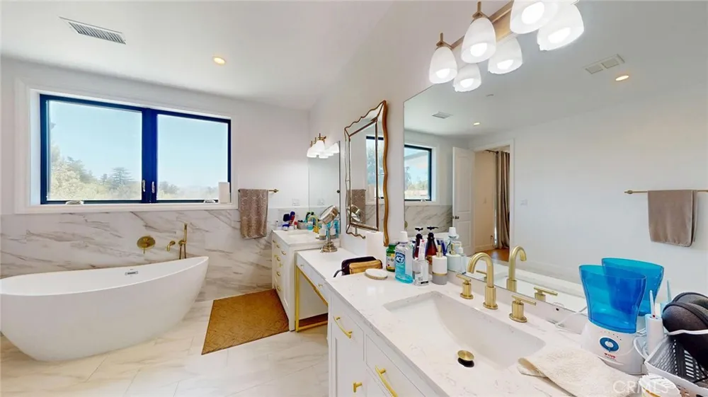 276 Capri Simi Valley, CA 93065