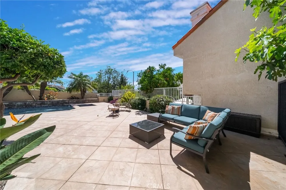 24592 Linda Flora Laguna Hills, CA 92653