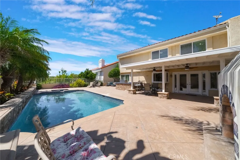 24592 Linda Flora Laguna Hills, CA 92653