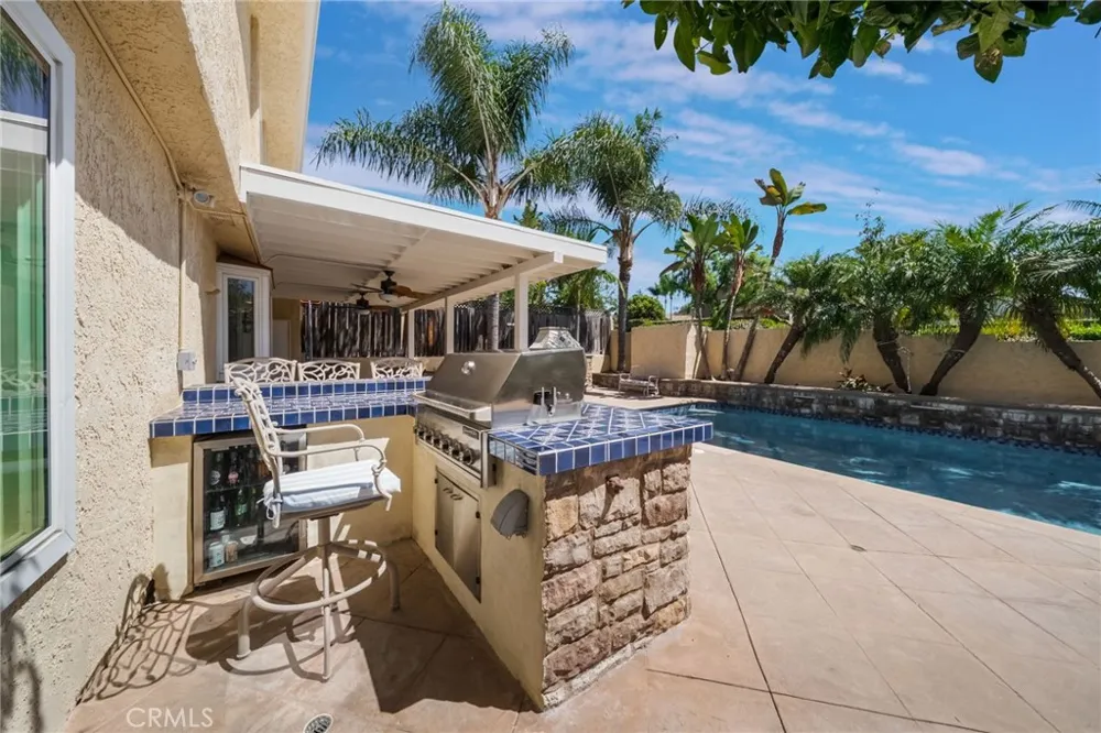 24592 Linda Flora Laguna Hills, CA 92653