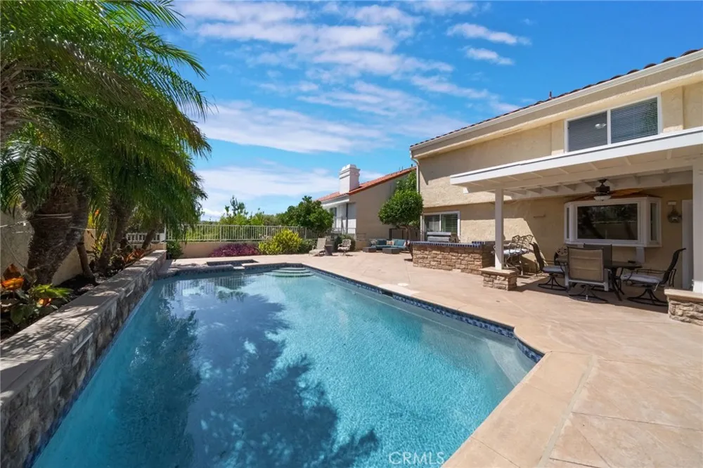 24592 Linda Flora Laguna Hills, CA 92653