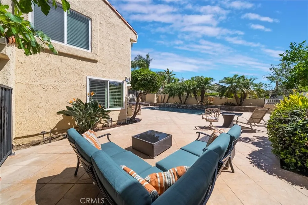 24592 Linda Flora Laguna Hills, CA 92653