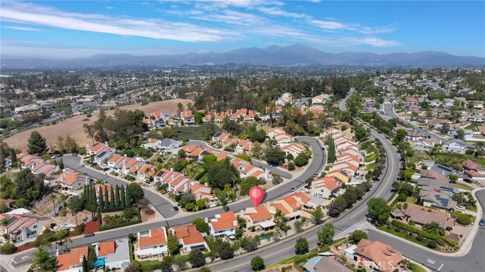 24592 Linda Flora Laguna Hills, CA 92653
