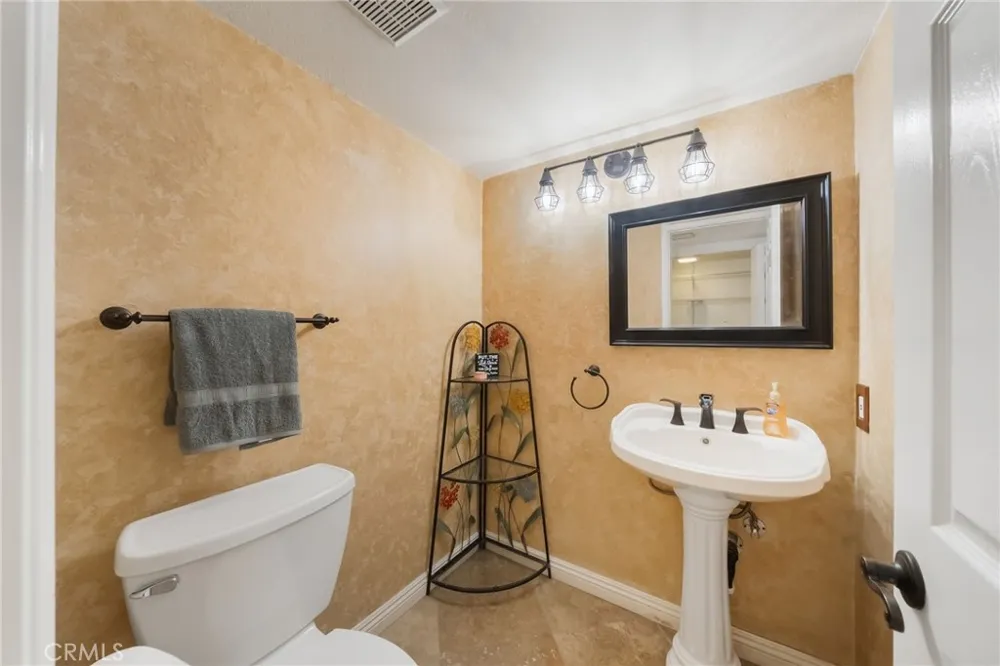 24592 Linda Flora Laguna Hills, CA 92653
