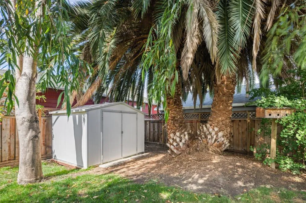 3242 Fair Oaks Avenue Redwood City, CA 94063