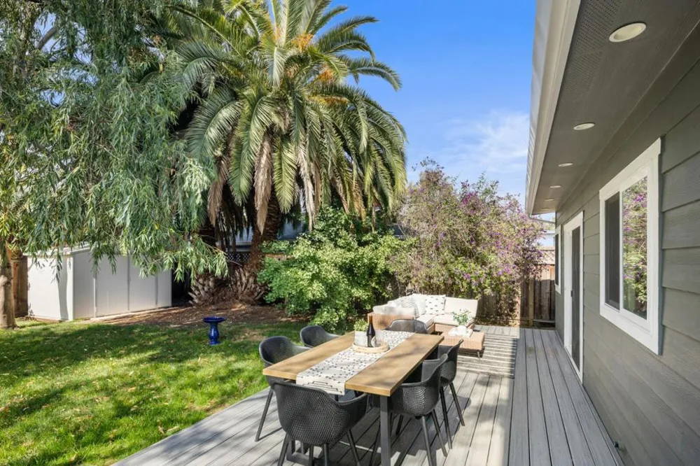 3242 Fair Oaks Avenue Redwood City, CA 94063