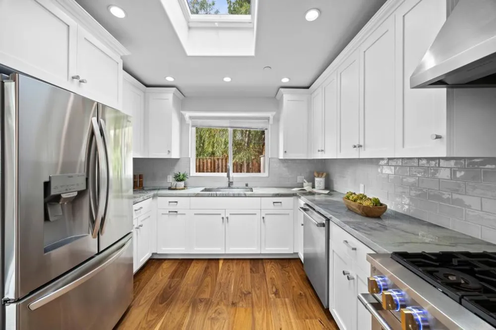 3242 Fair Oaks Avenue Redwood City, CA 94063