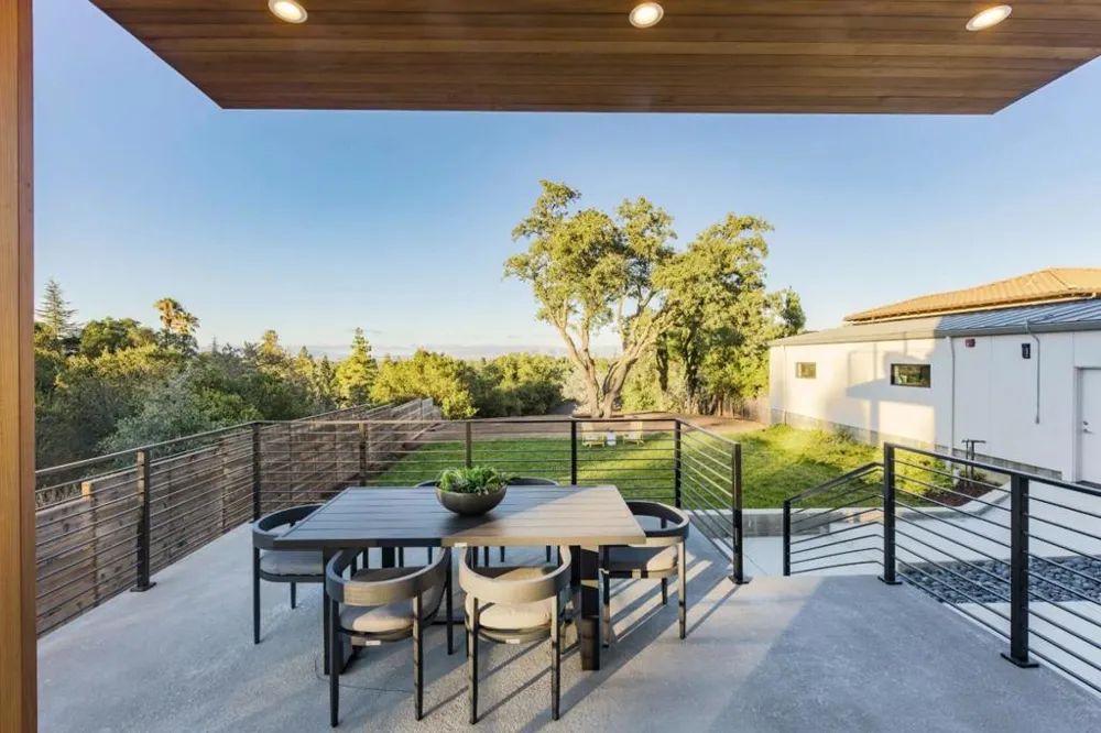 1127 Hillslope Place Los Altos, CA 94024