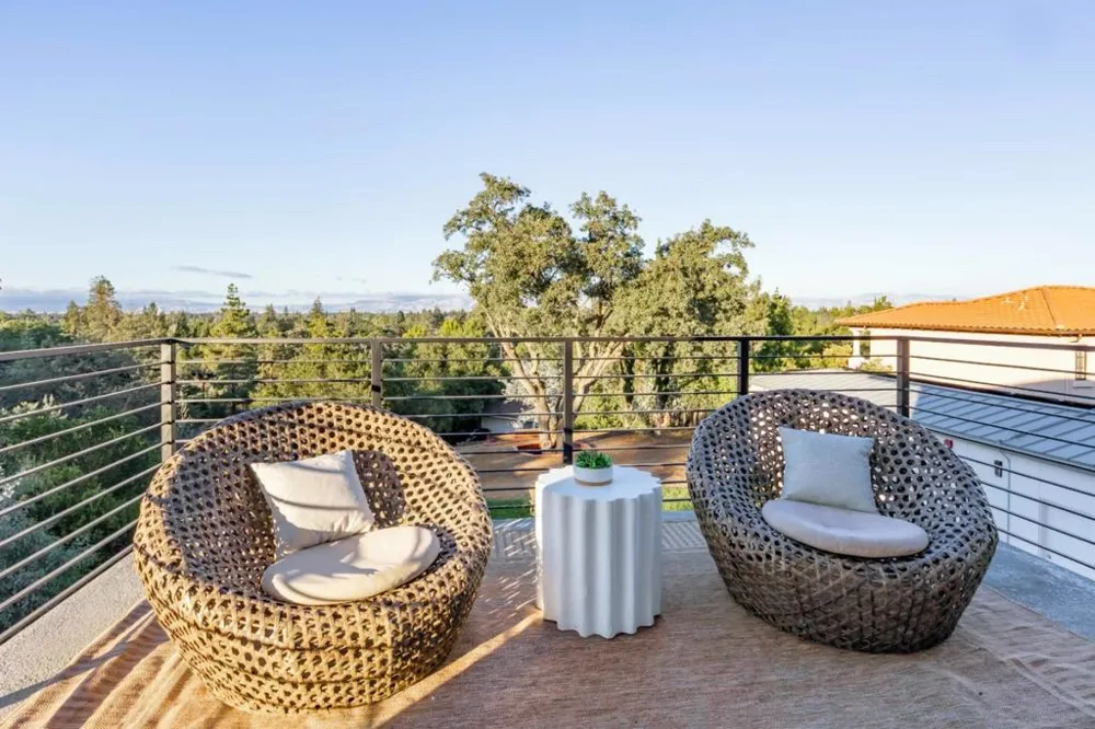 1127 Hillslope Place Los Altos, CA 94024