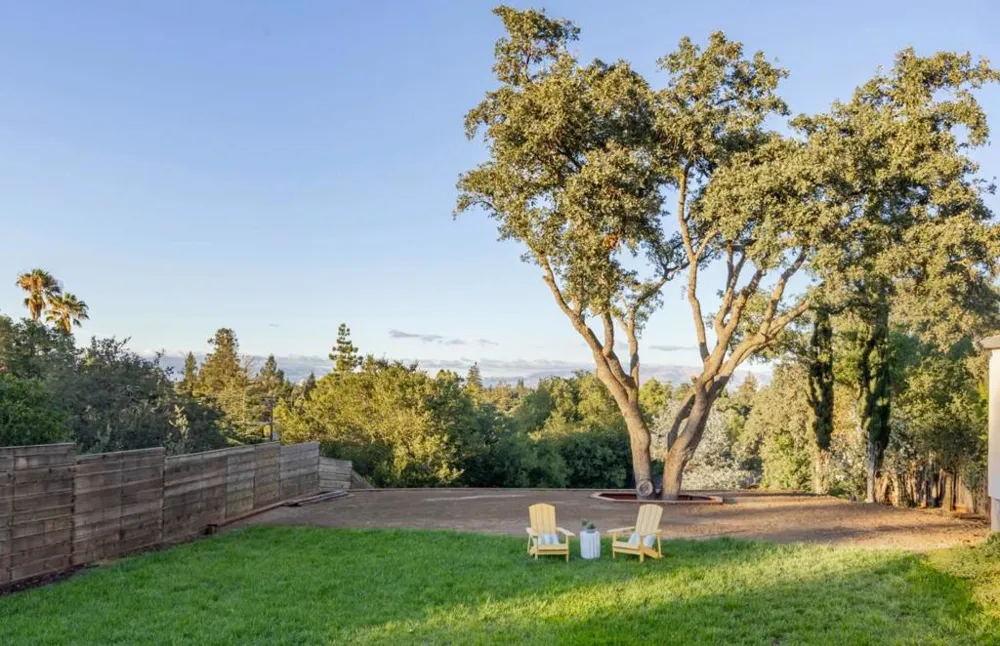 1127 Hillslope Place Los Altos, CA 94024