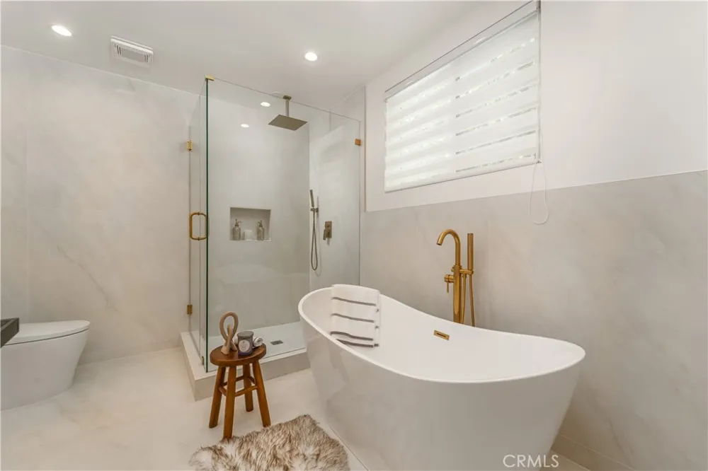 24320 Bessemer Woodland Hills, CA 91367