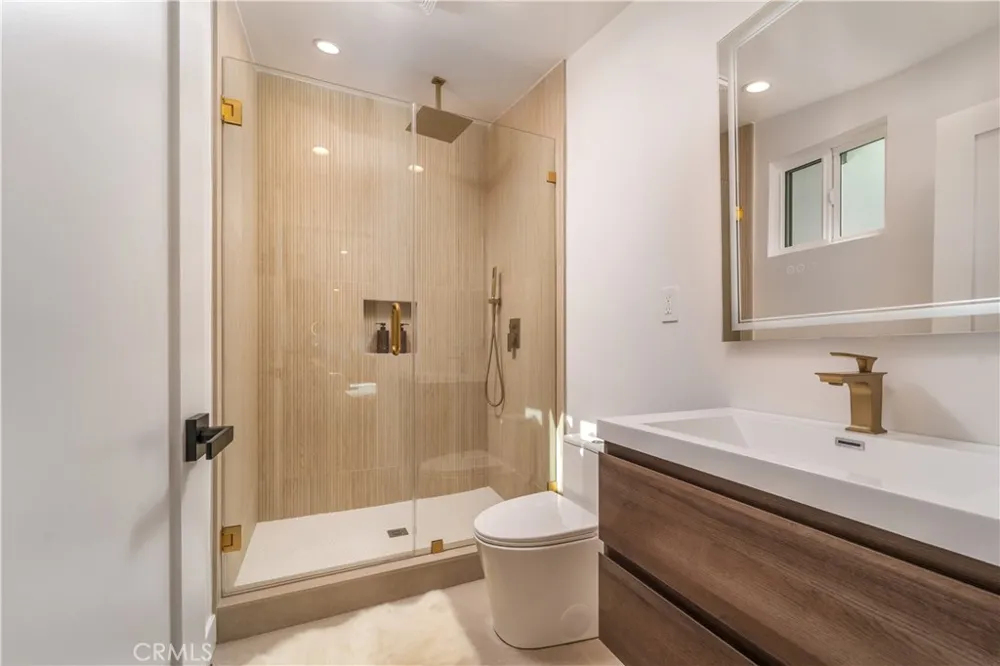 24320 Bessemer Woodland Hills, CA 91367