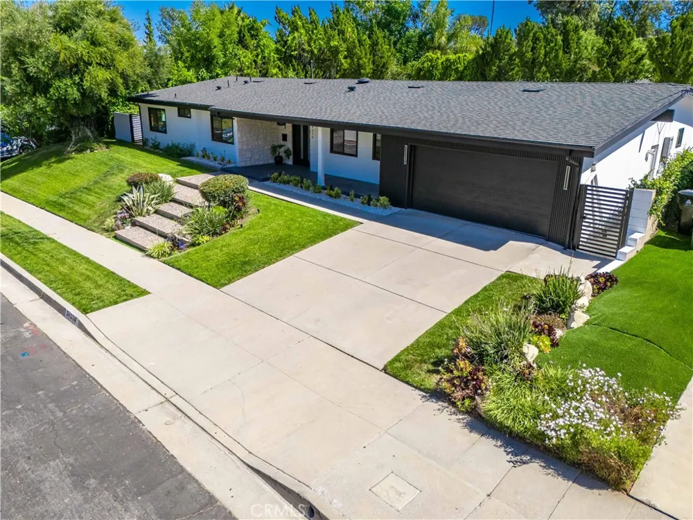 24320 Bessemer Woodland Hills, CA 91367