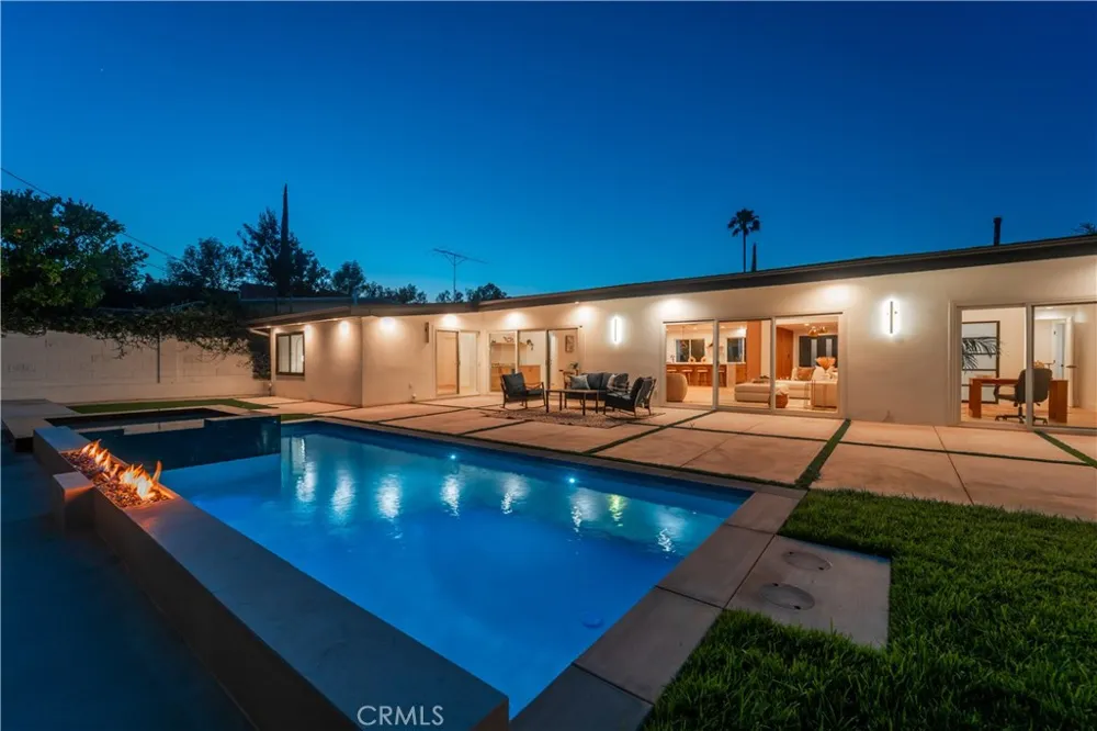 24320 Bessemer Woodland Hills, CA 91367
