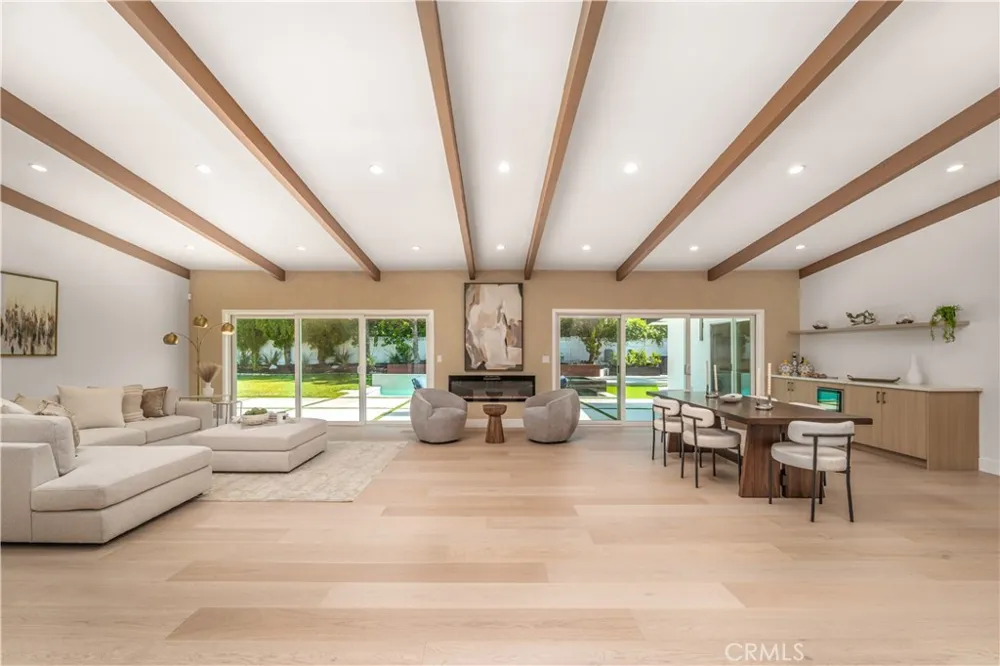 24320 Bessemer Woodland Hills, CA 91367