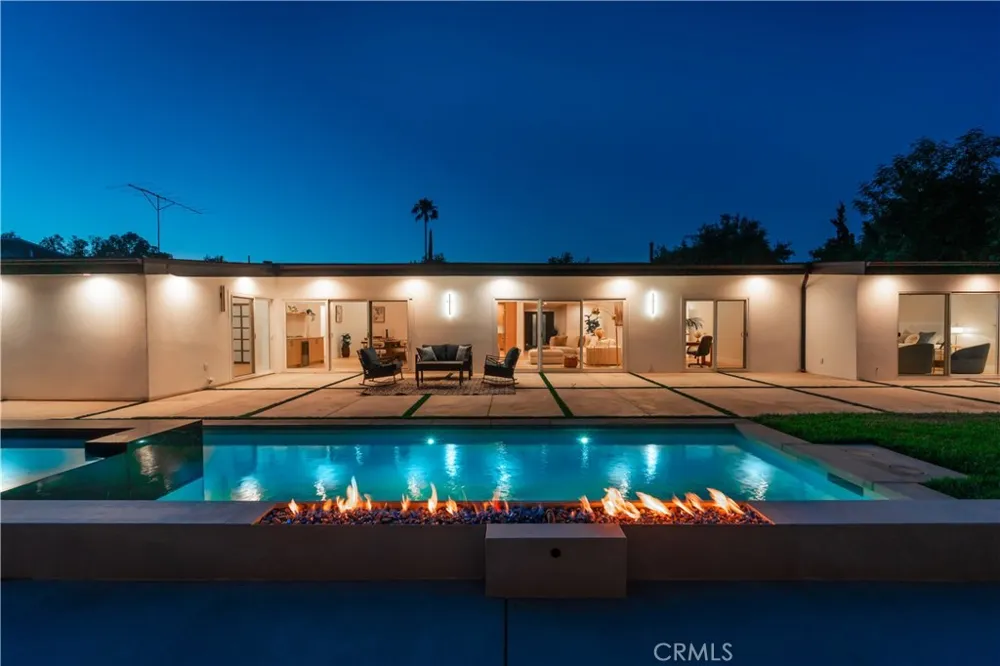 24320 Bessemer Woodland Hills, CA 91367