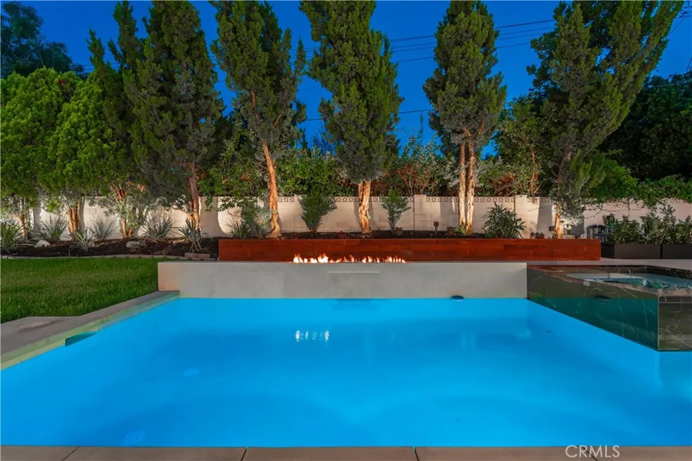 24320 Bessemer Woodland Hills, CA 91367