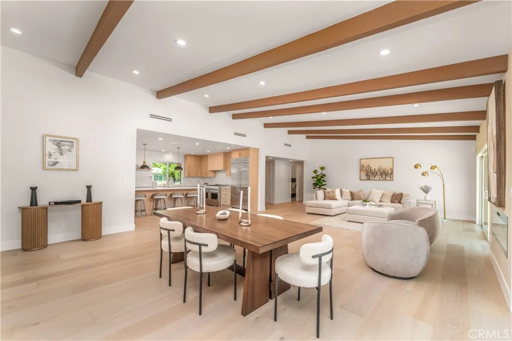 24320 Bessemer Woodland Hills, CA 91367