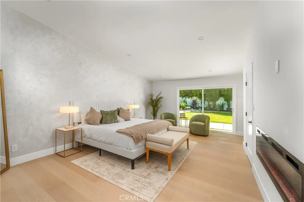 24320 Bessemer Woodland Hills, CA 91367