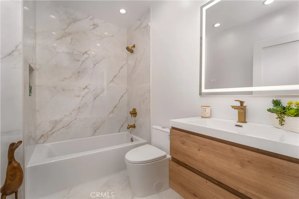 24320 Bessemer Woodland Hills, CA 91367